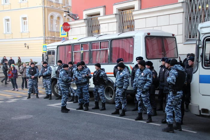 Возле мэрии Москвы проходят задержания